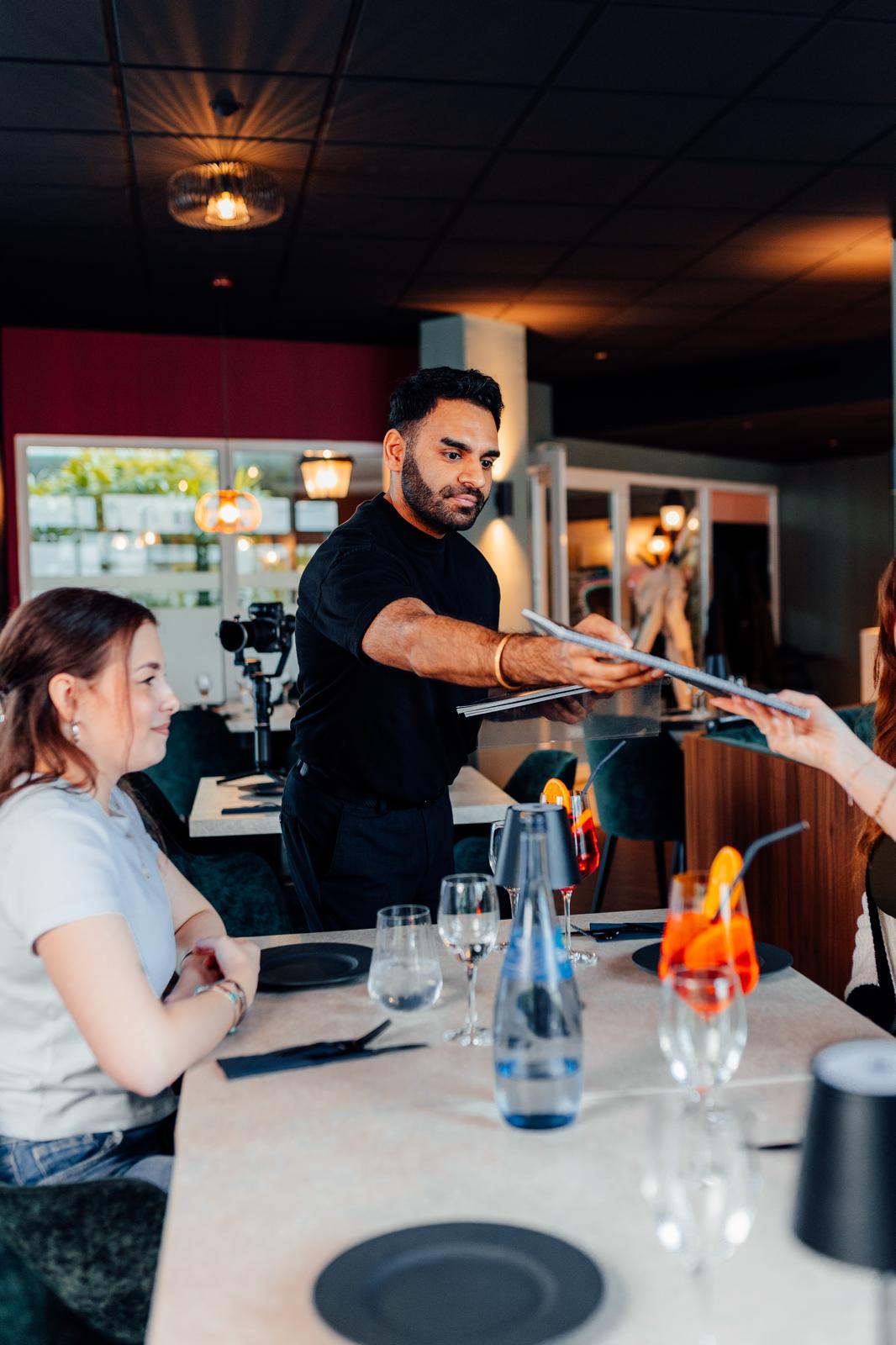 Service am Tisch – Namaste India Leonberg